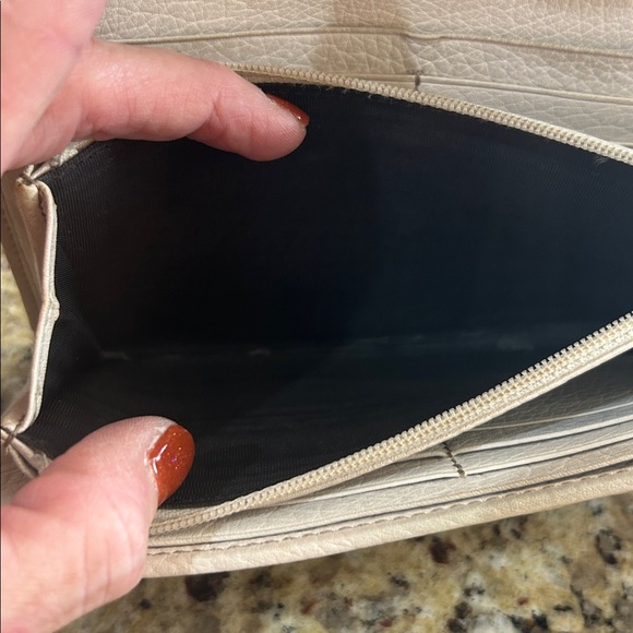 157 Authentic Gucci GG Continental Wallet - Picture 8 of 9